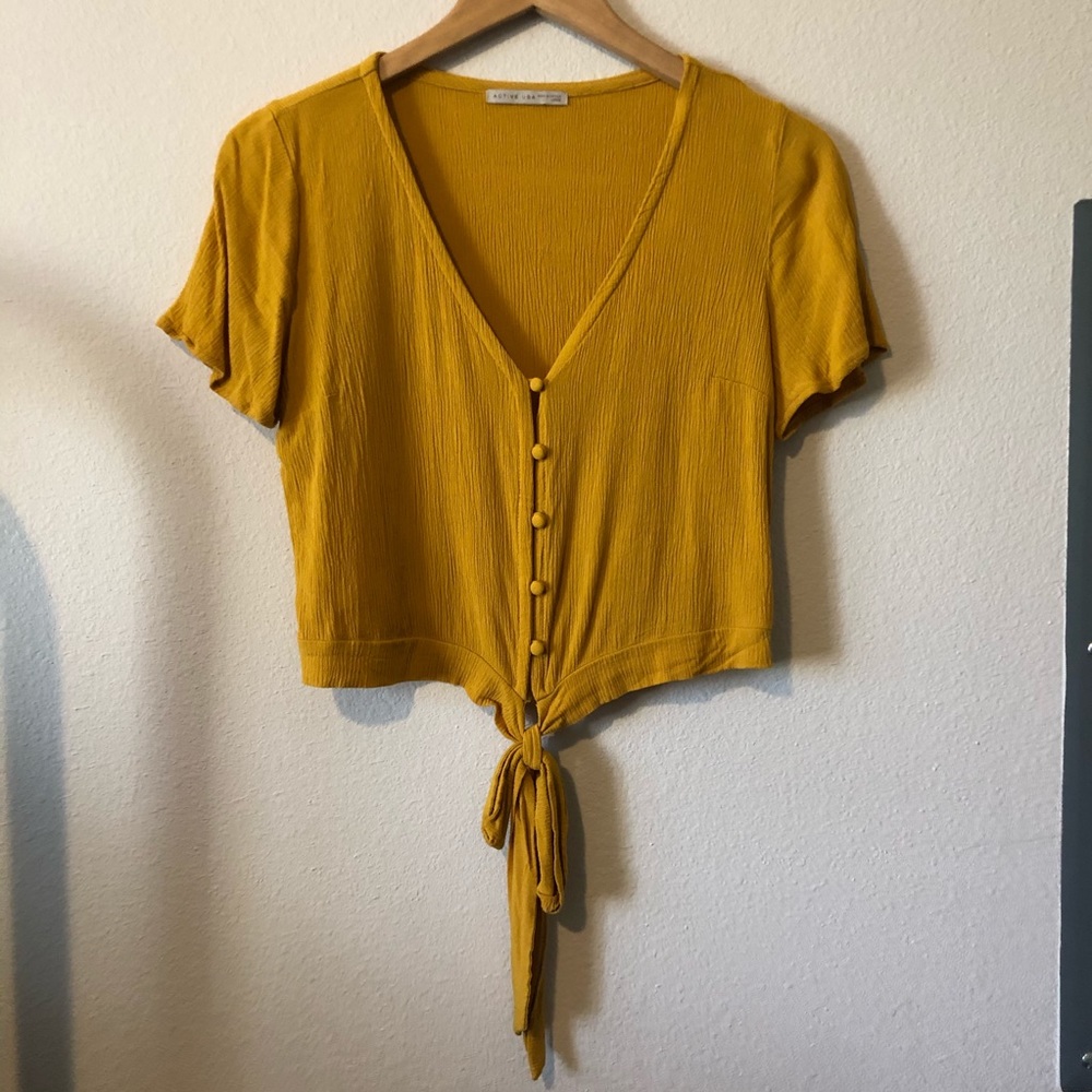 ⭐️ 3/$20 Forever 21 Active USA Women’s Summer Golden Yellow Tie Front Top Large